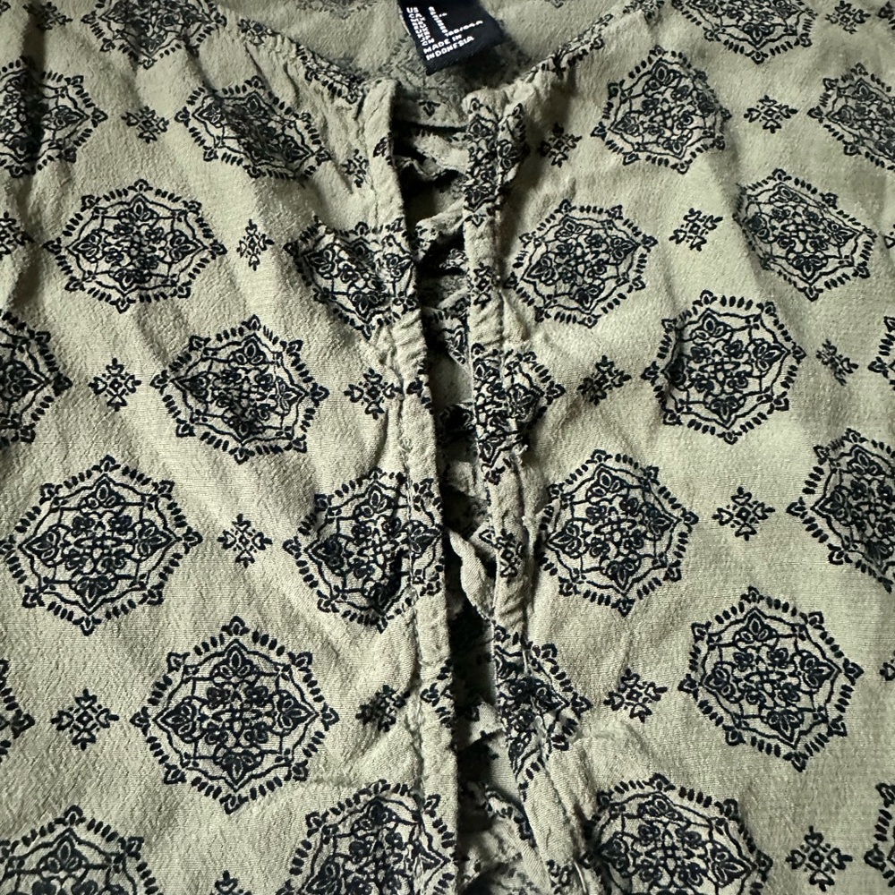 Forever 21 vintage army green Bohemian middle unique stitch indie crop t… - Picture 3 of 5